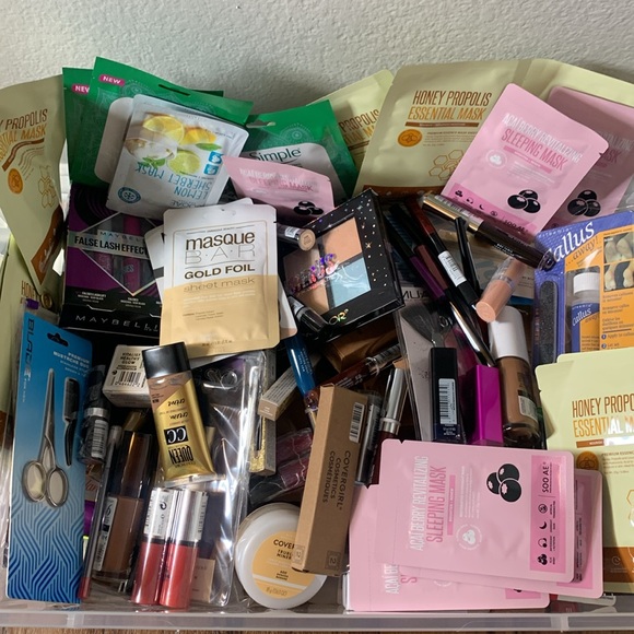 COVERGIRL Other - MYSTERY BEAUTY GLAM, 💄10 ITEMS💅🏽